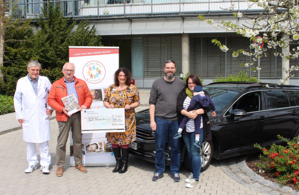Bunter Kreis Nordoberpfalz und Kinderkrebshilfe in der Region Oberpfalz Nord unterstützen Auto-Kauf 