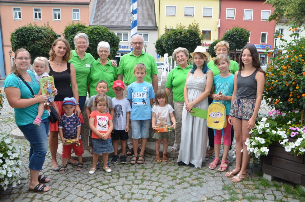 Bunte Werbung für Kinderkrebshilfe