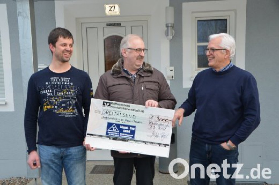 Bauunternehmer Wolfgang und Michael Töppel spenden 3000 Euro an die Kinderkrebshilfe in der ... Kohle gegen Krebs