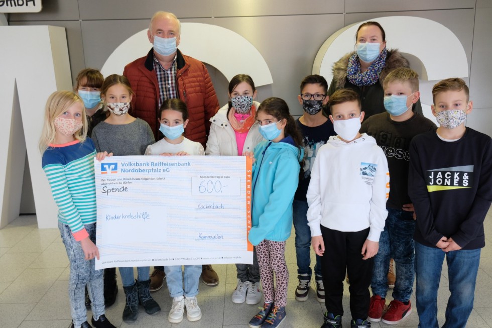 Kommunionkinder Eschenbach spenden für Kinderkrebshilfe