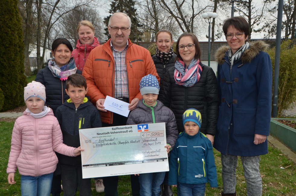 Krabbelgruppe „Quietschenten“  Vohenstrauß spendet