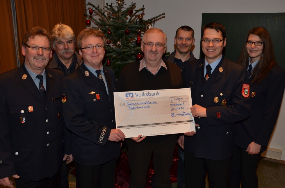Spende statt Gastgeschenke Feuerwehren überreichen 750 Euro an Kinderkrebshilfe