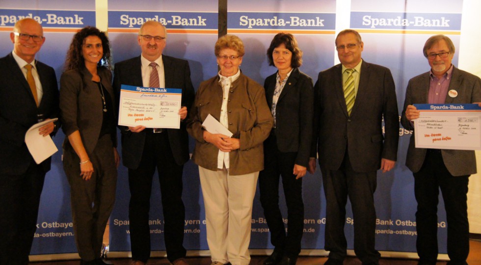31.730 Euro nach Weiden – Mitglieder der Sparda-Bank  verteilen Spenden in die Region