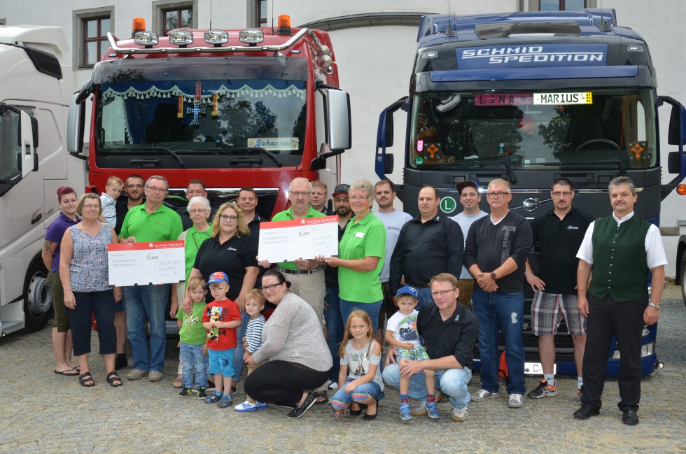 Hilfsbereite Trucker „Bäärenbande“ spendet 4143 Euro an Kinderkrebshilfe