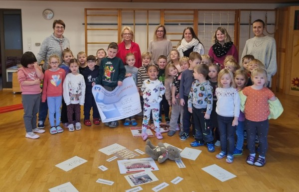 Der katholische Kindergarten St. Wolfgang, Rothenstadt spendet 635&euro; an die Kinderkrebshilfe Nordoberpfalz