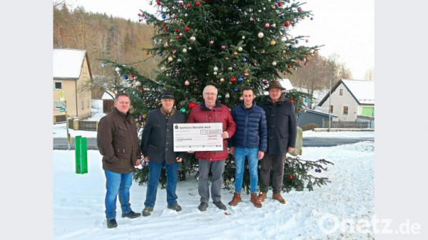 Verkauf von Christbaumkugeln: 2500 Euro für die Kinderkrebshilfe