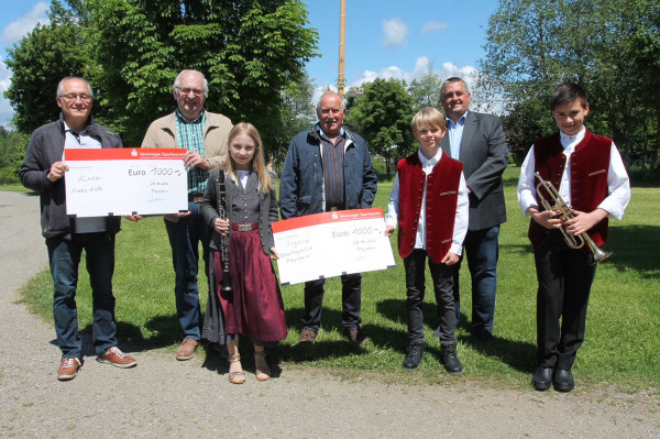 Interessengemeinschaft der Pleysteiner Holzschnitzer spenden großzügig