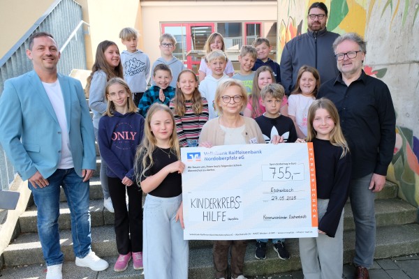 Ein Herz für Kinder in Not - Eschenbachs Erstkommunikanten spenden für Kinderkrebshilfe