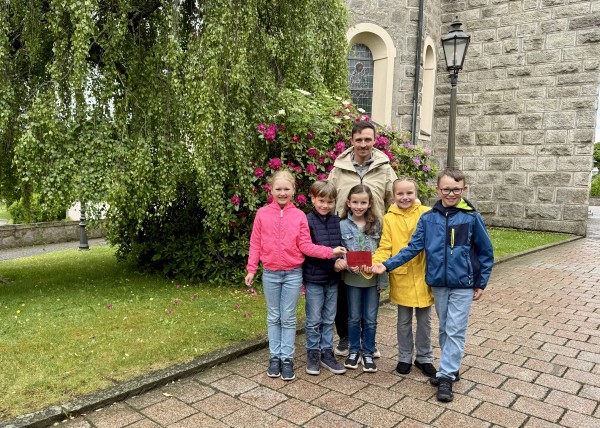 Kommunionkinder spenden 900 € an die Kinderkrebshilfe Nordoberpfalz