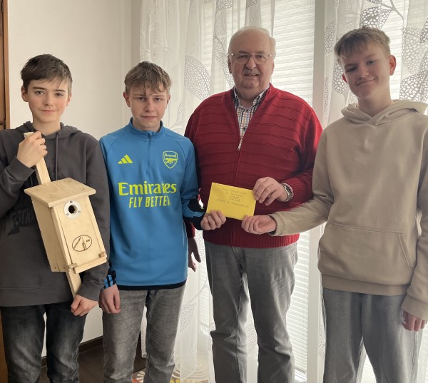 Konfirmanten aus Vohenstrau&szlig; spenden f&uuml;r krebs- und schwerstkranke Kinder