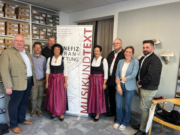 Musik der “Zupfer Moidln” für den guten Zweck in Neustadt begeistert
