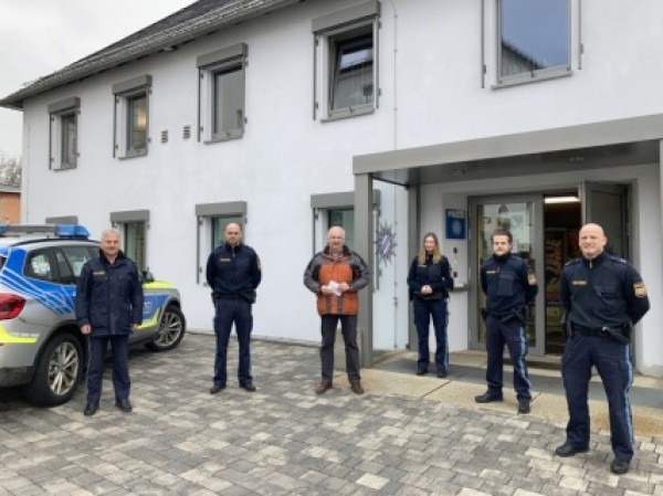Polizei Eschenbach unterstützt wiederholt die Kinderkrebshilfe  Überschuss aus „Snack Bar“ erbrachte 350 Euro an Spende